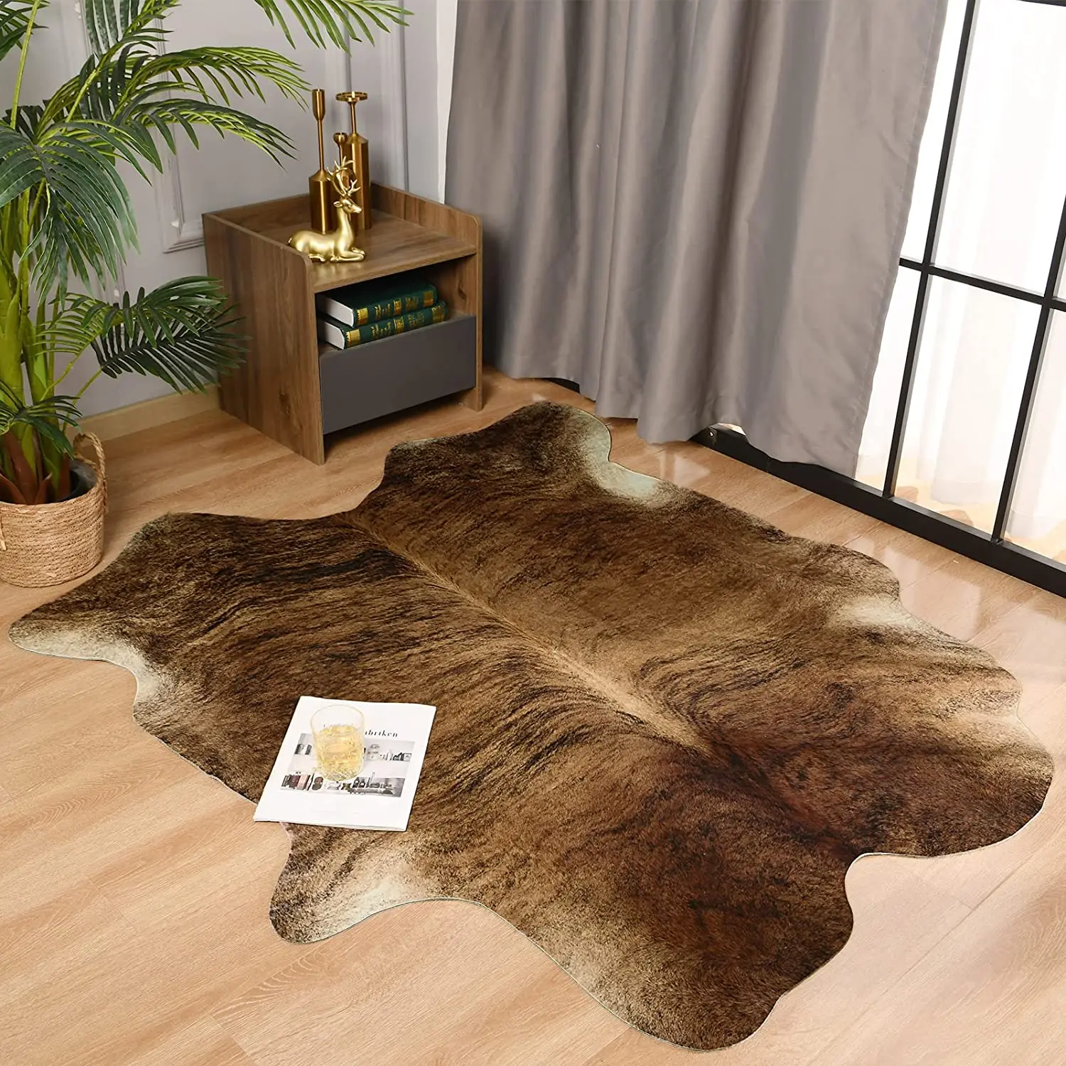 Noahas Cowhide Rug for Living Room, Cow Print Rug for Bedroom, Faux Cow  Hides and Skins for Office, Cow Print Table Runner Throw Rugs, Faux Fur  Fabric