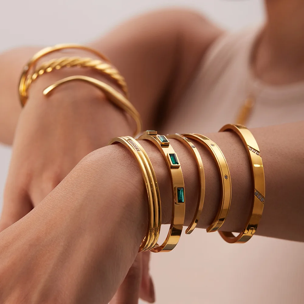 CARLIDANA Delicate Wholesale Custom Non Tarnish 18K Gold Plated Stainless Steel Bracelet Chunky Geometric Inlaid Crystal Bangle 2