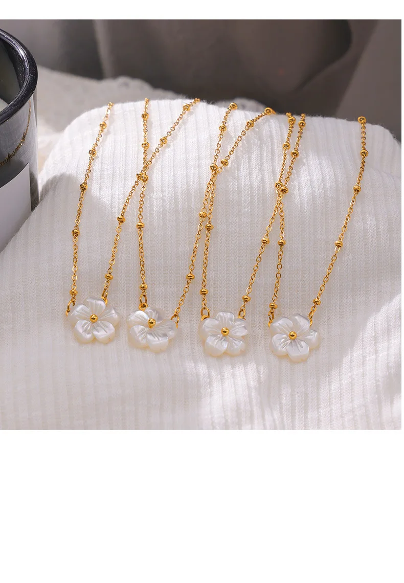 Weiße Muschel-Blumen-förmige Anhänger-Halskette für Damen, Edelstahl, vergoldete Kette, elegante Halskette, Sommerschmuck, Geschenk – Detail 10