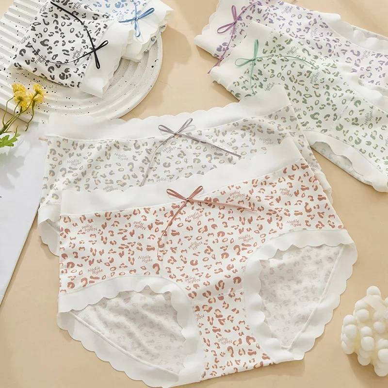 

Новое универсальное нижнее белье для девочек с принтом, милые маленькие модные летние мягкие и удобные трусики со средней талией из модала