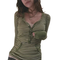 Vintage - Inspired Women's V - Neck Buttoned Long Sleeve T - Shirt with Pocket - S (Green)