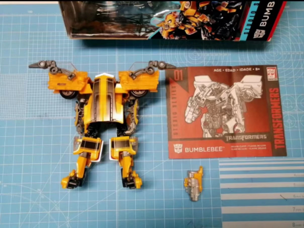バンブルビー　Transformers Studio Series SS-01 Amazon.com: Transformers Premium Finish Studio Series SS-01