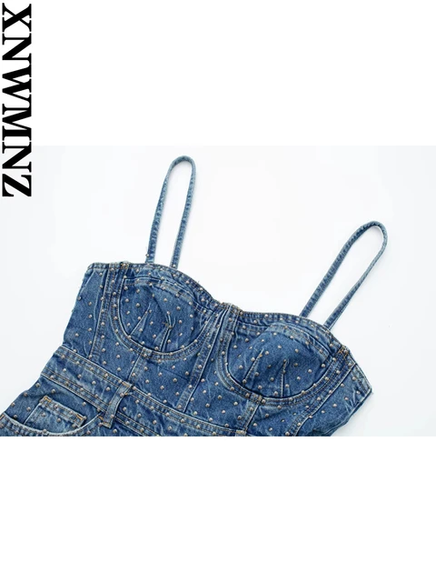 레트로 감성을 품은 XNWMNZ 스터드 데님 뷔스티에 드레스