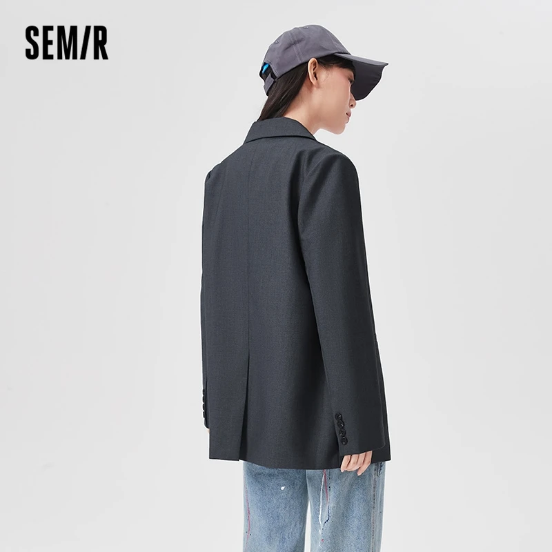 Рисунок 2 - Женский офисный Блейзер Semir с манжетами и вышивкой