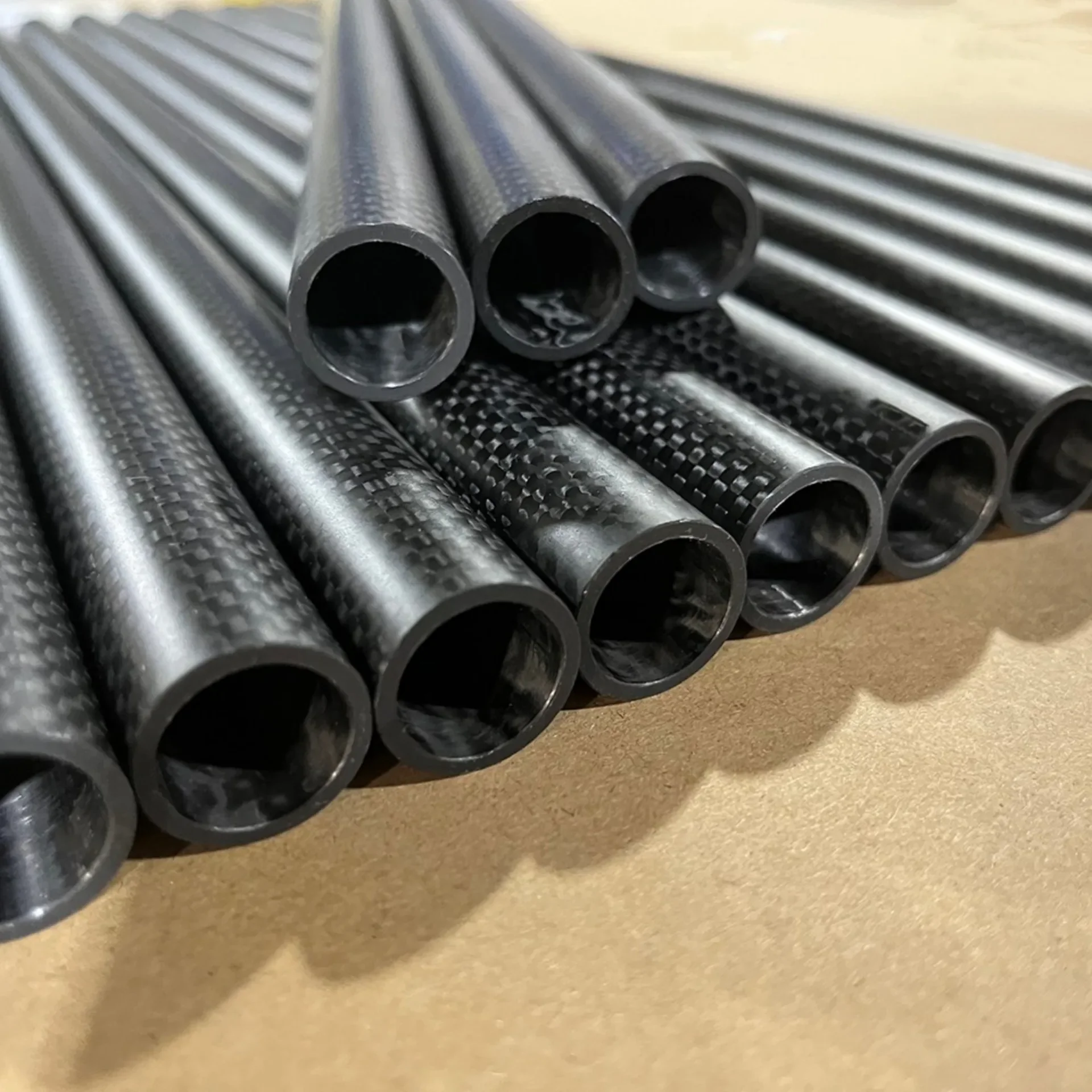 2x 3K Twill Carbonfaser Rohr 500mm - Glänzend Für RC Flugzeuge & DIY Projekte