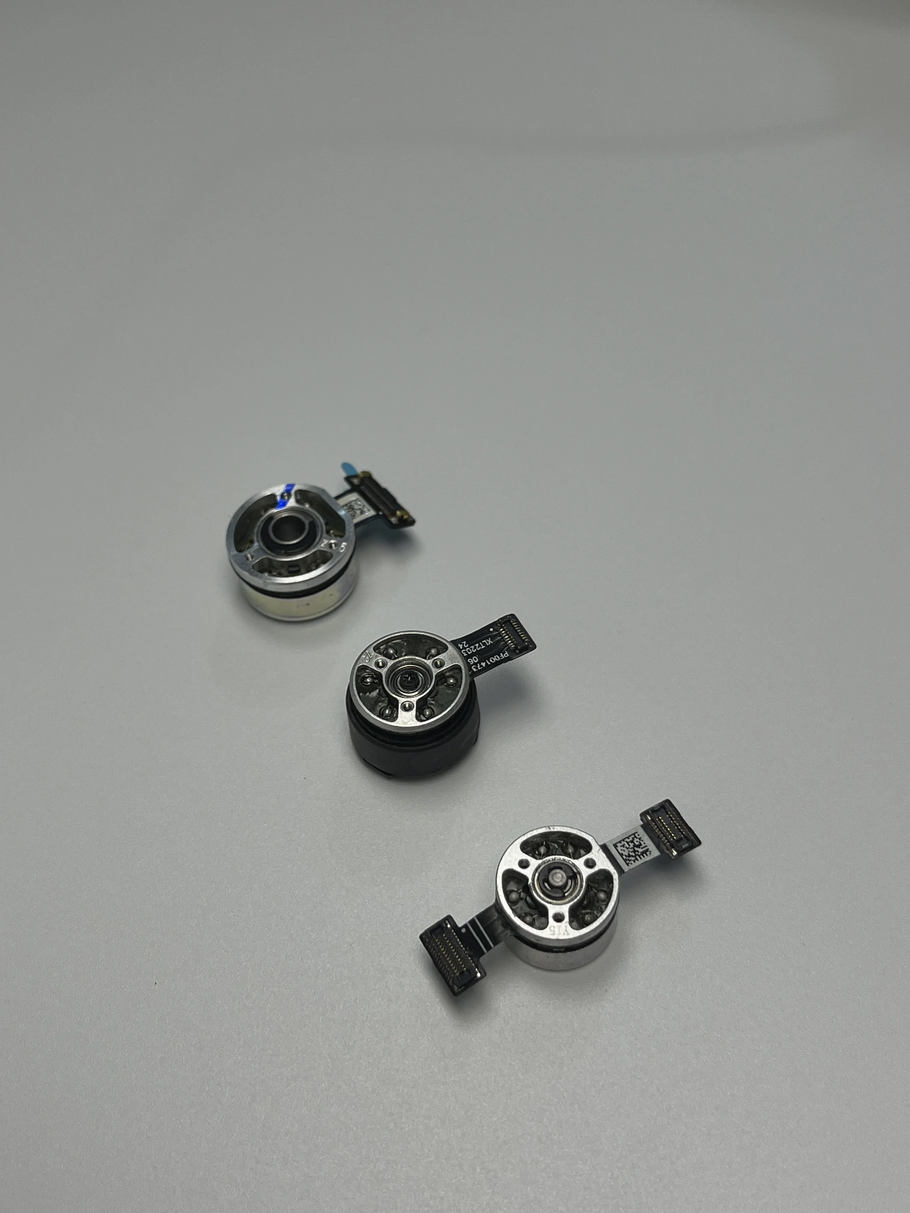 Ensemble de trois moteurs de cardan (roulis, tangage, lacet) pour DJI Mini 3 Pro, emballés dans un sachet antistatique.