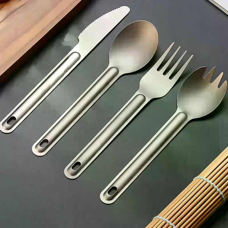 1/4Pcs 휴대용 캠핑 티타늄 금속 긴 손잡이 화상 방지 미끄럼 방지 스푼 포크 경량 식기