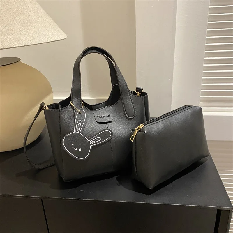 Рисунок 3 - Женская сумка через плечо из мягкой кожи