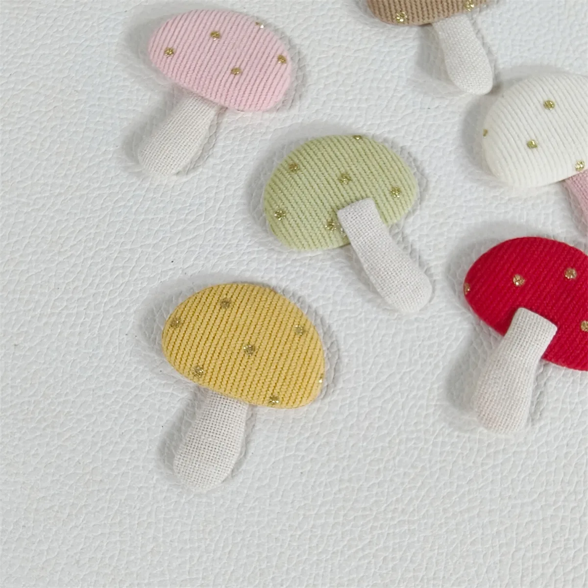 봉제 원단 아트 귀여운 작은 신선한 버섯 액세서리, DIY 헤어 액세서리 가방, 의류 신발 양말 모자 장식 액세서리, 15 개
