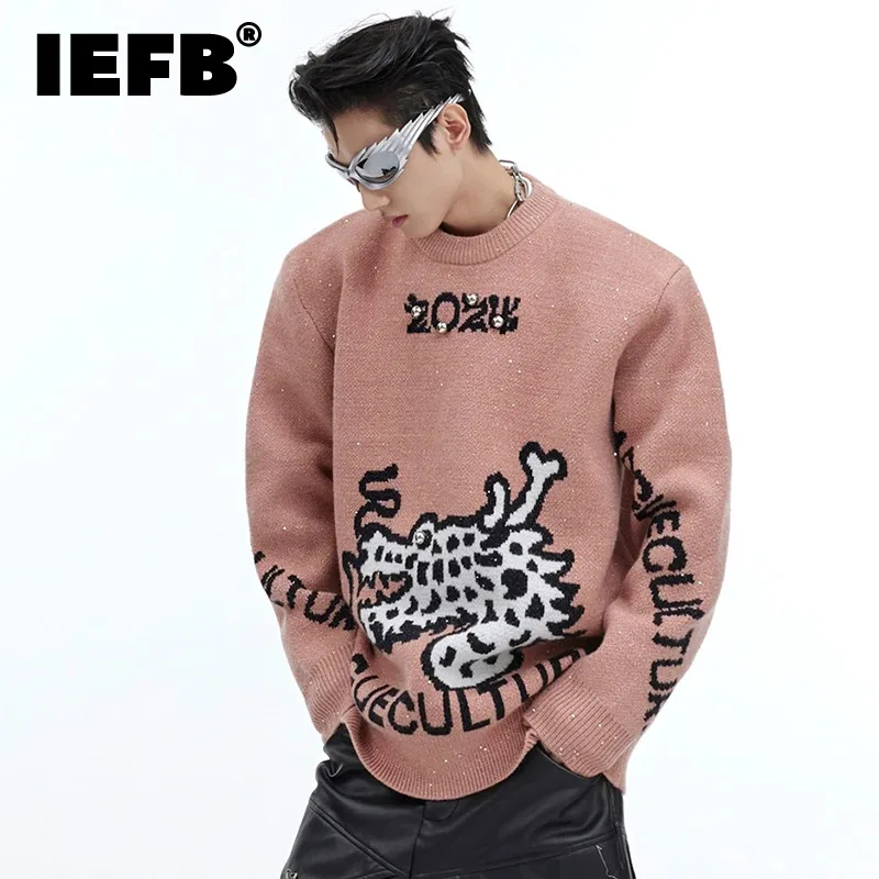 

IEFB Letter Men Sweaters Personality Dragon Pattern Sequin Round Collar Male Knitting Pullovers Couple Spring New Stylish 9C4211