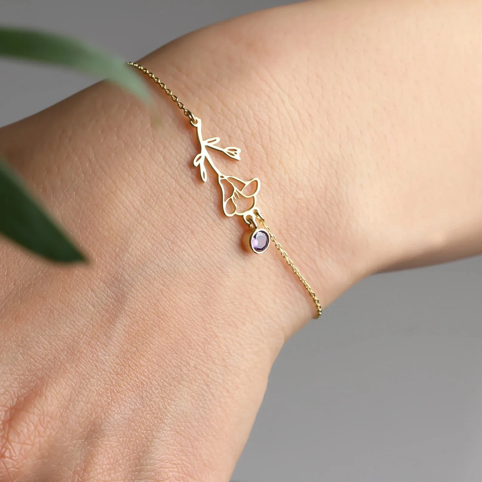 

Lateefah Birthday Flower Stainless Steel Gold Jewelry Bracelet Personalized Birthstone Bracelet Girlfriend Birthday Gift