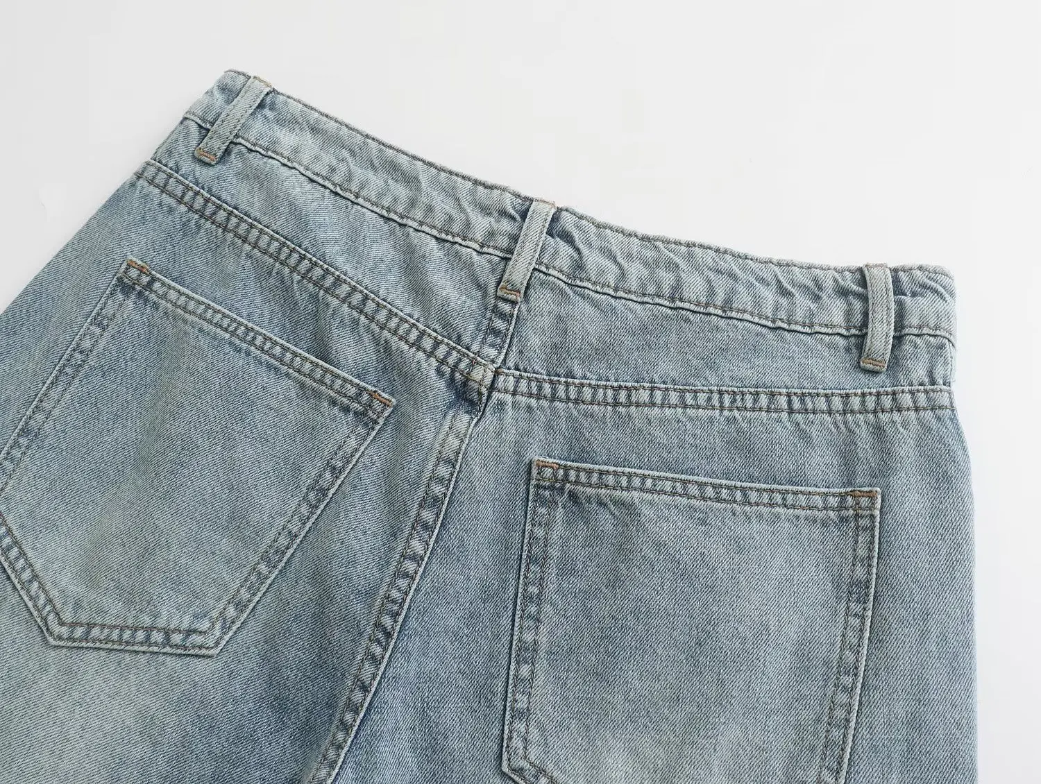 Рисунок 5 - Джинсы женские винтажные с широкими штанинами