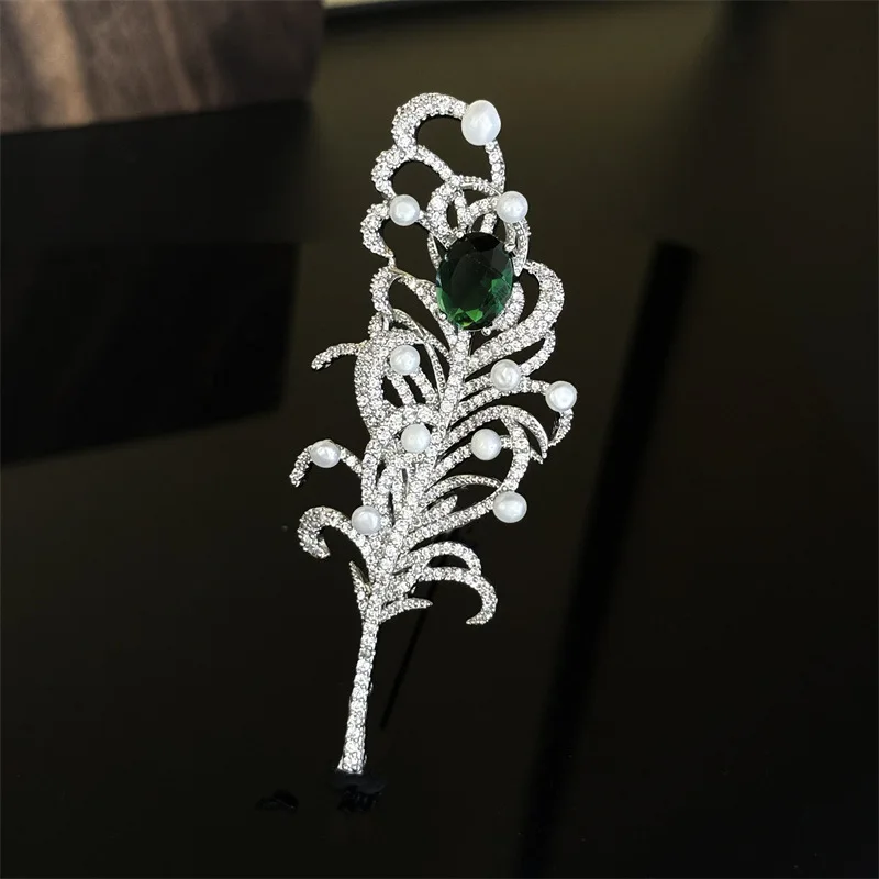 OKILY Elegant Jewelry Emerald Zircon Feathered Brooch Exquisite 3mm Freshwater Pearl for Men Suit Brooch Pin Clothing Ornament