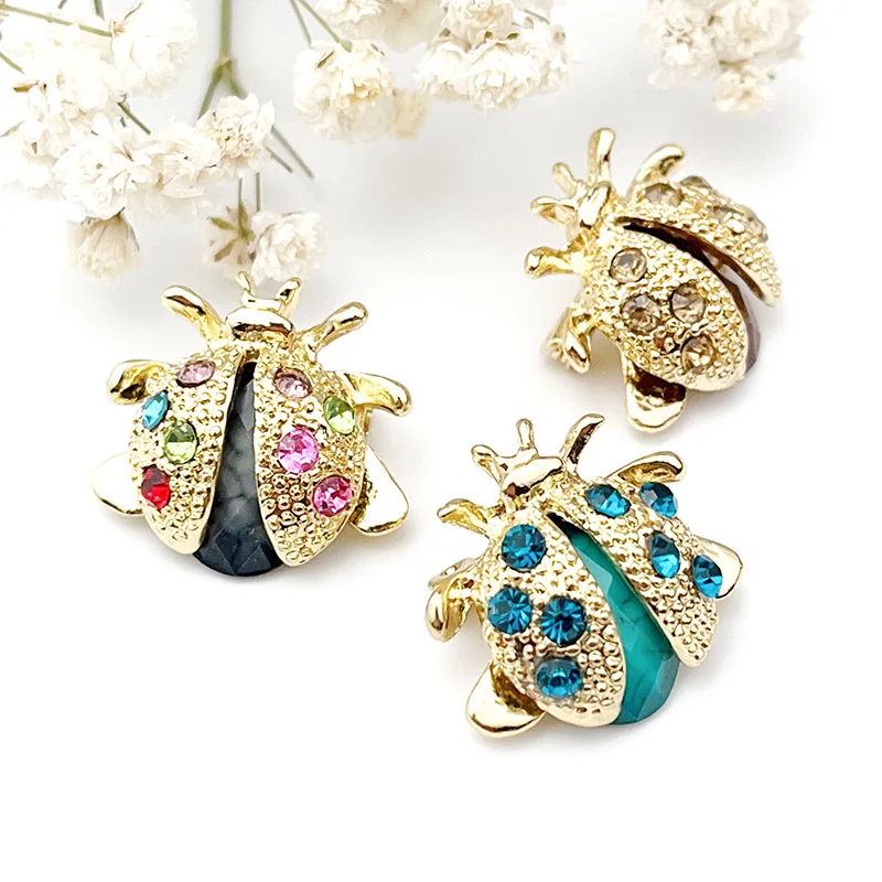 女性のための絶妙な金色の昆虫,クラシックなてんとう虫のブローチ