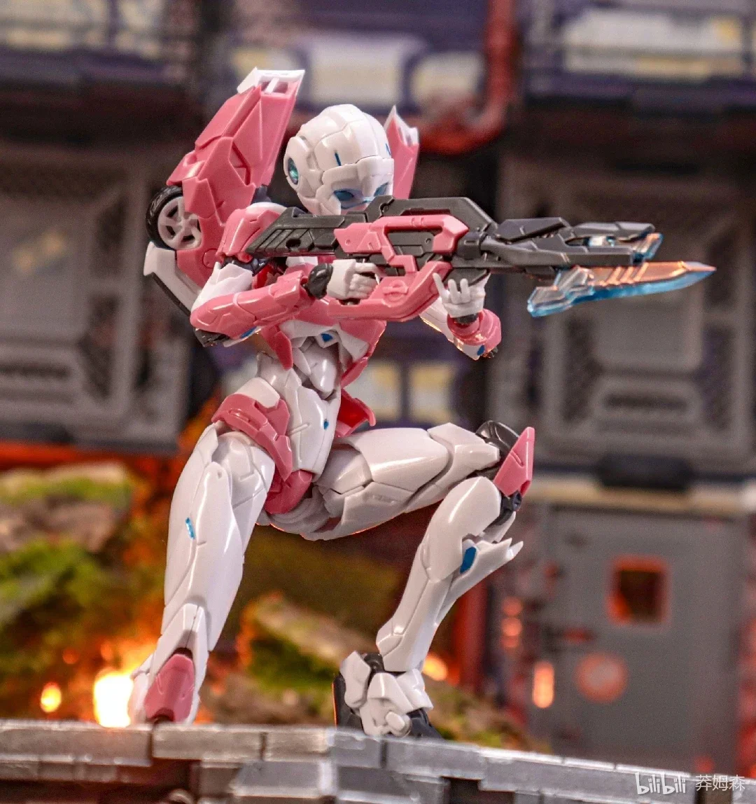 In stock Transformers Arcee Sentinel Original Flame Toys