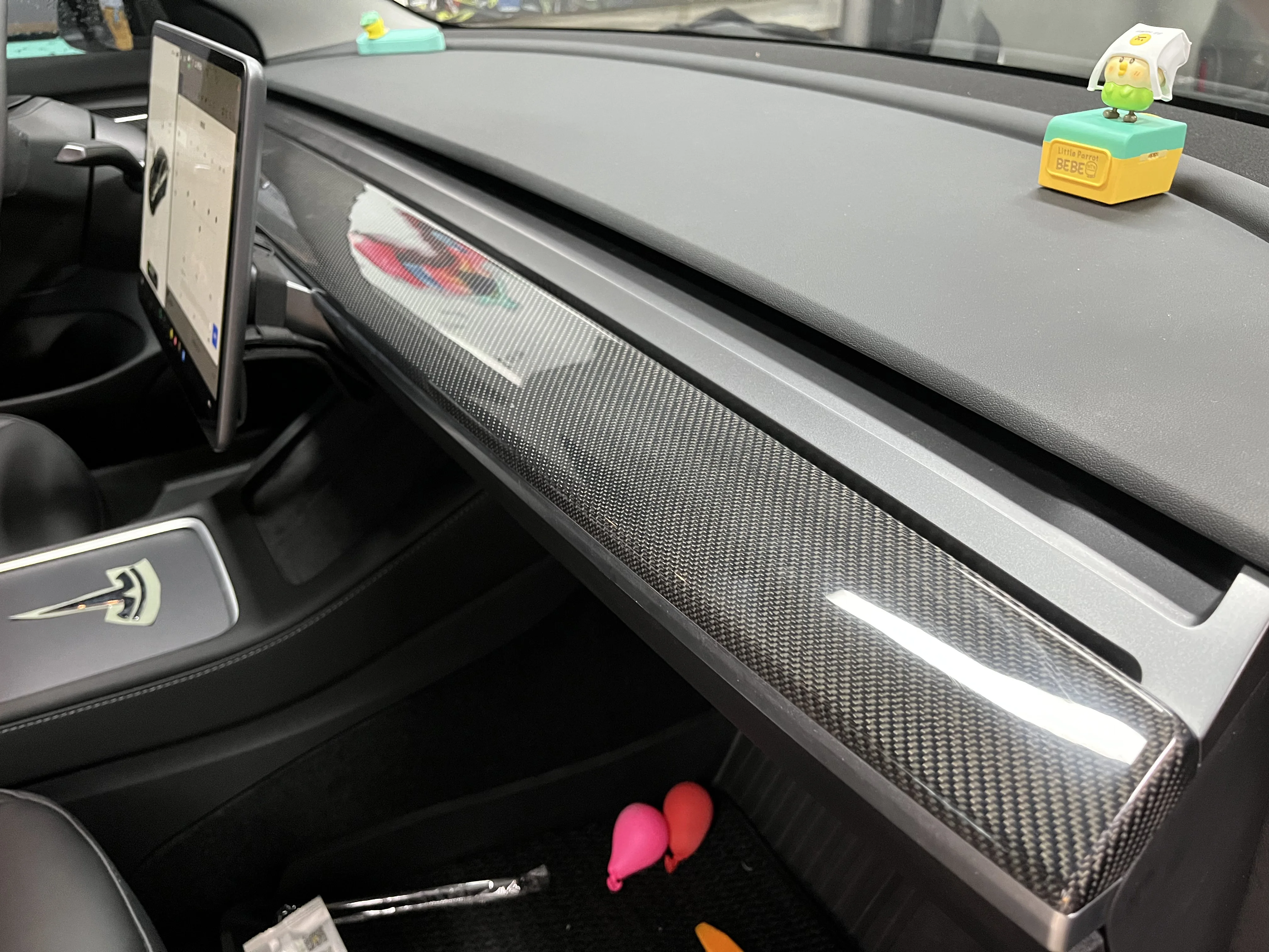 テスラモデル3 ヨークハンドル（ナッパレザー、サイドマットカーボン