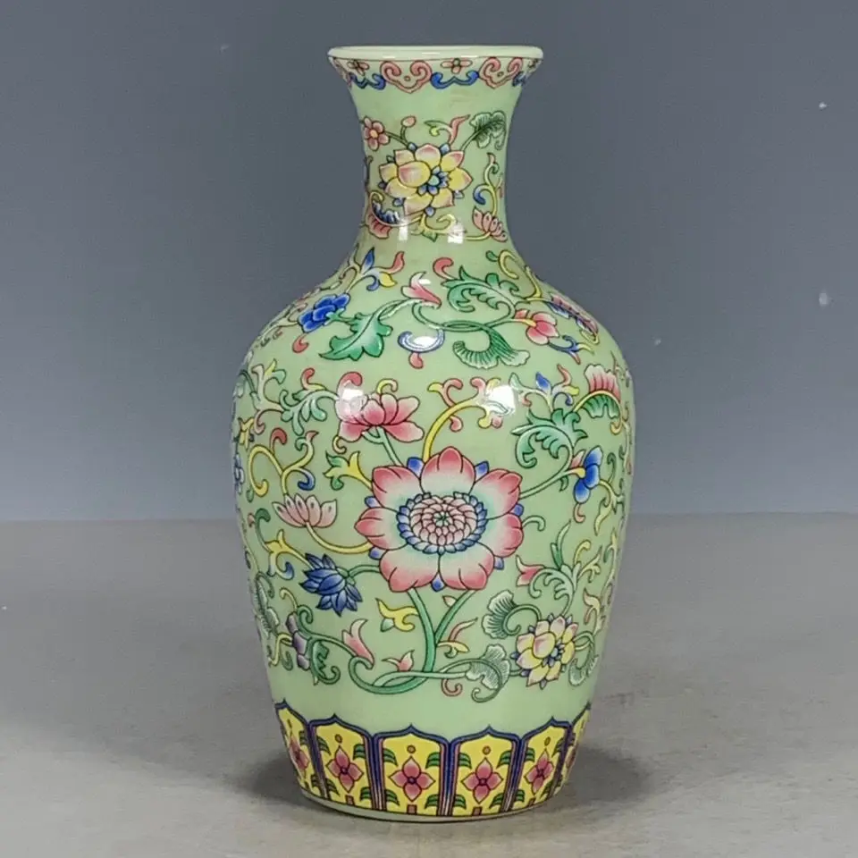 Chinese Green Famille Rose Porcelain Qing Qianlong Lotus Pattern Vase 5.78 inch