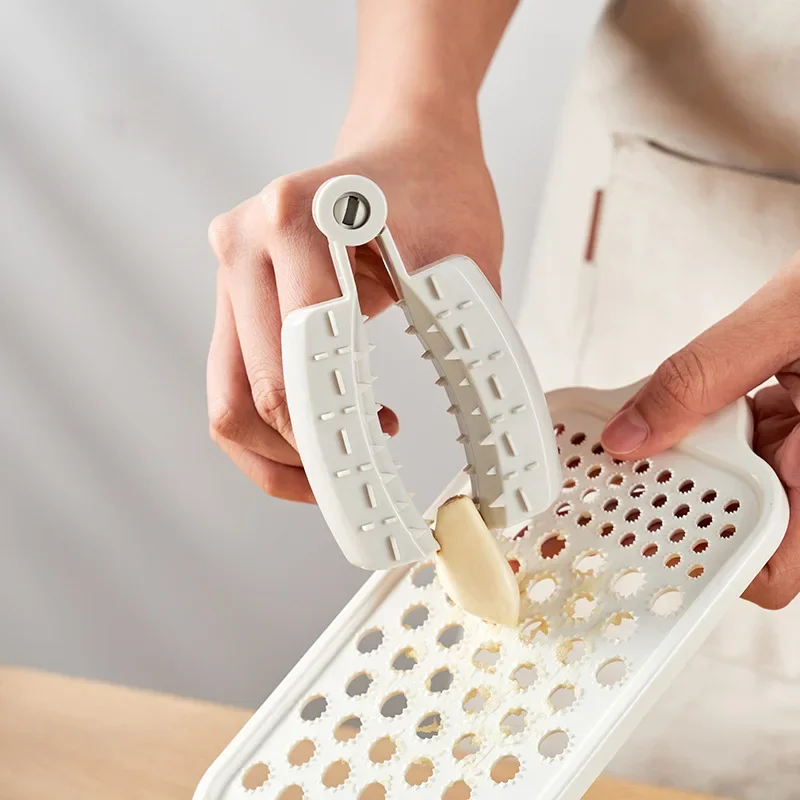 Barbed hand guard clip ground garlic finger protective sleeve kitchen finger non-slip sleeve kitchen gadgets