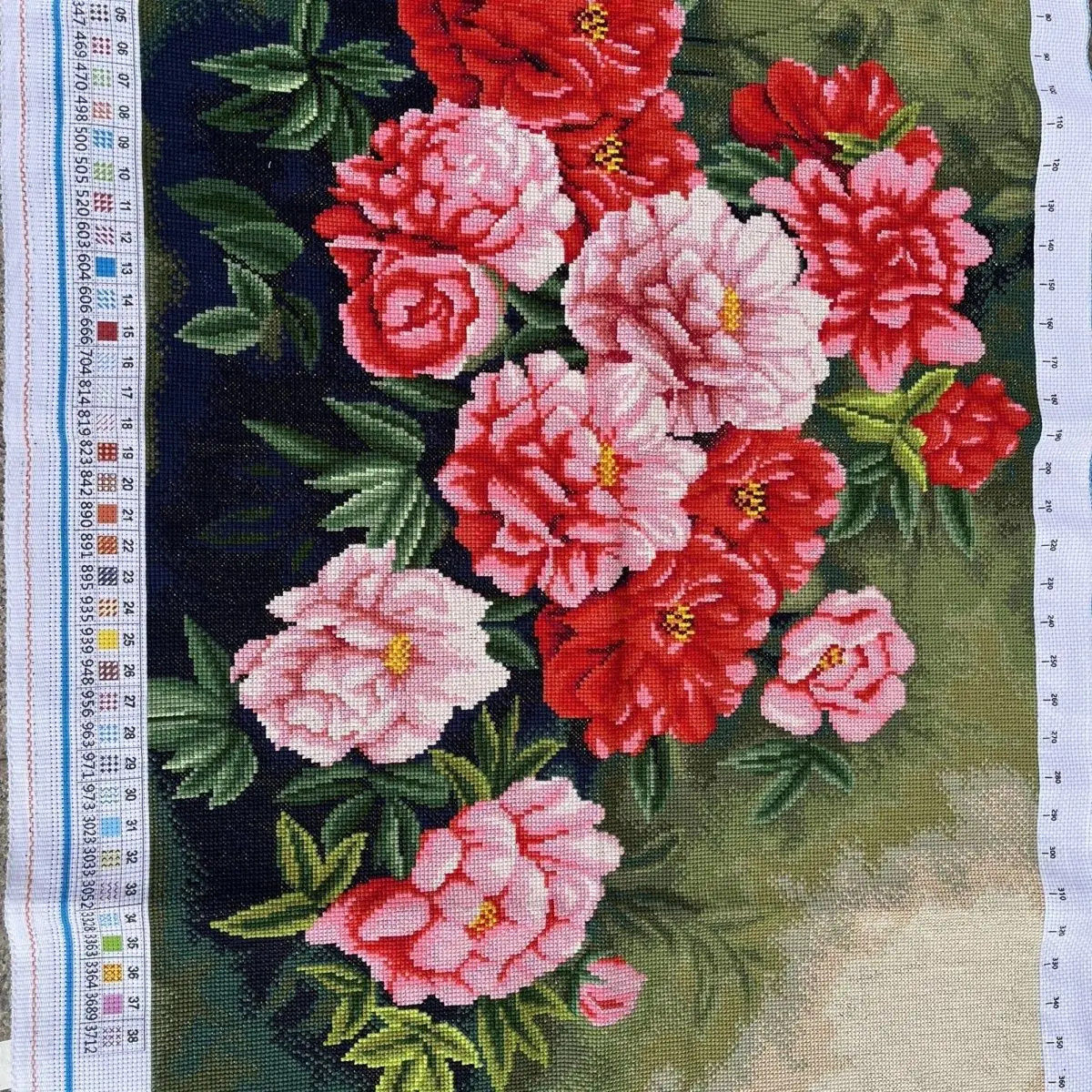 Artificially embroidered cross stitch finished flower blooming, prosperous peony, simple modern decorative painting, hand
