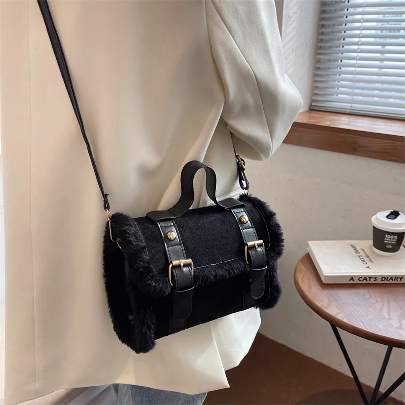 Leisure Plush Lamb Small Bag Fashion Plush Cylinder Handbag Women's One Shoulder Crossbody Bag Designer Simple Black Square Bag