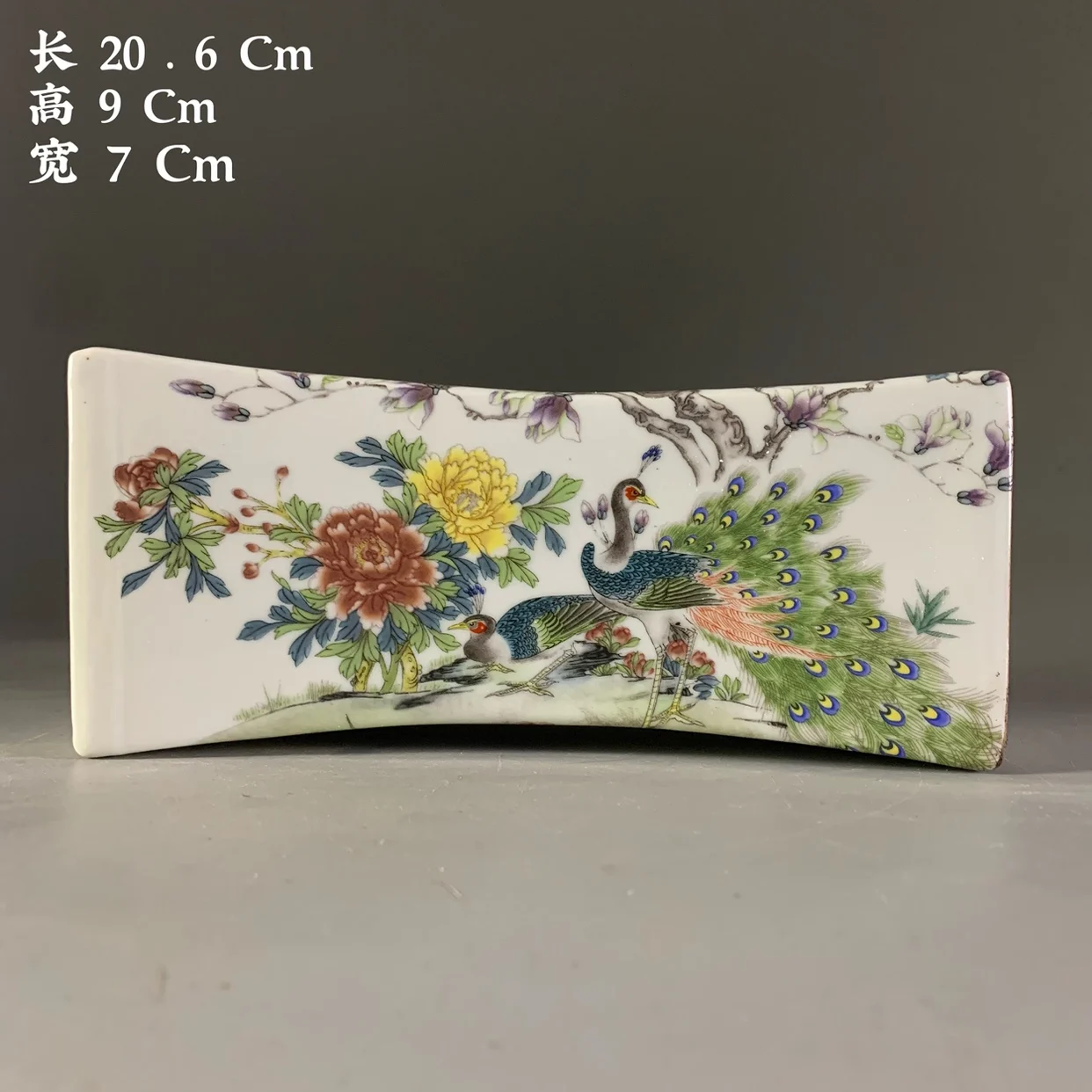 

Фарфоровая розовая Подушка с изображением павлина