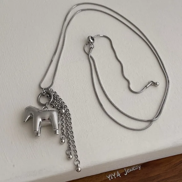 Colliers pendentifs à pampilles en forme de cheval à surface lisse Minar INS Fashion pour femmes, chaîne serpent plaquée argent, longue chaîne pour pull 1