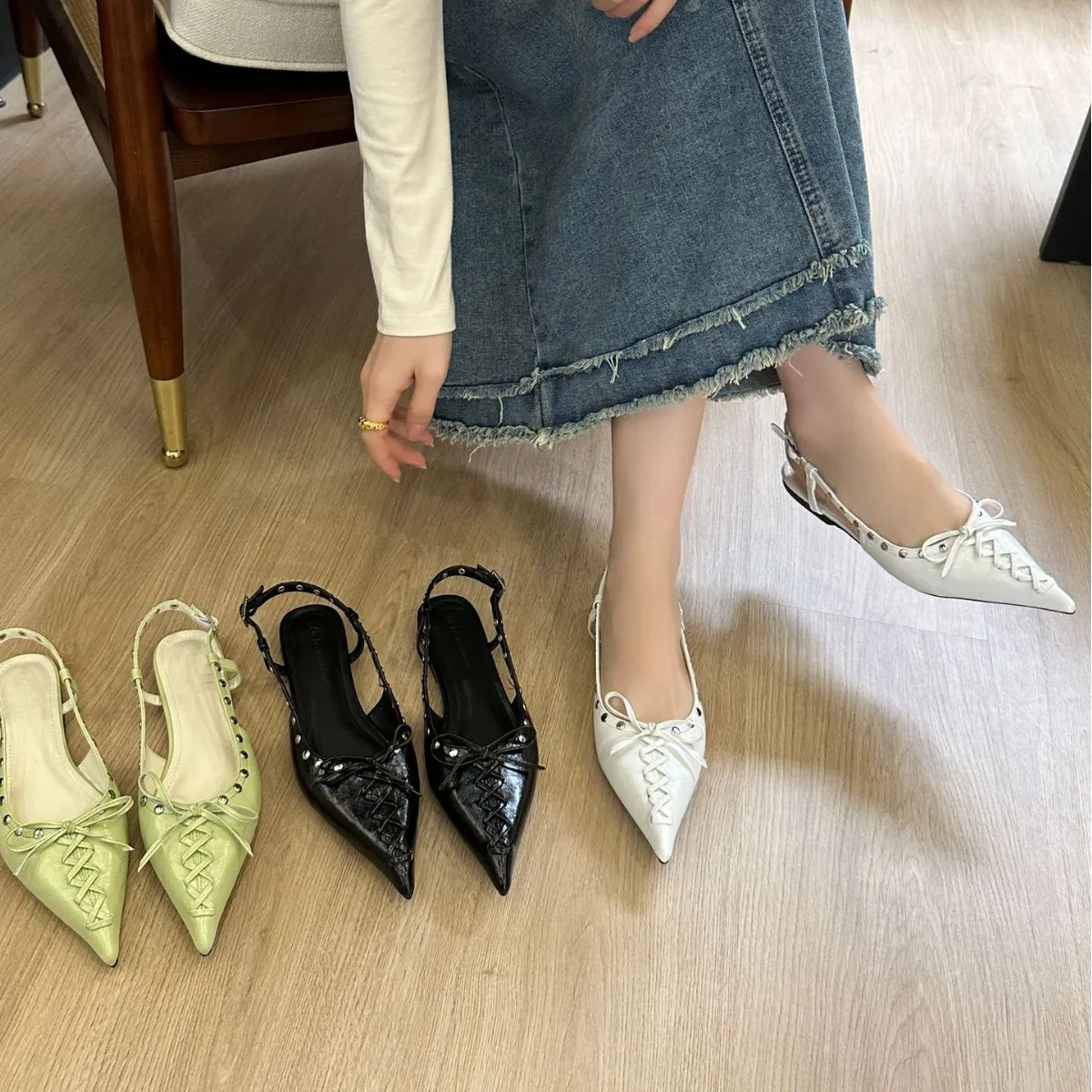 

Туфли женские на низком каблуке, с острым носком, из ткани