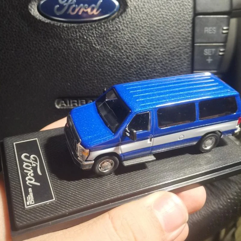 596 1:64 Ford E350 Van Alloy Diecast Model - Hardcover Rear Door
