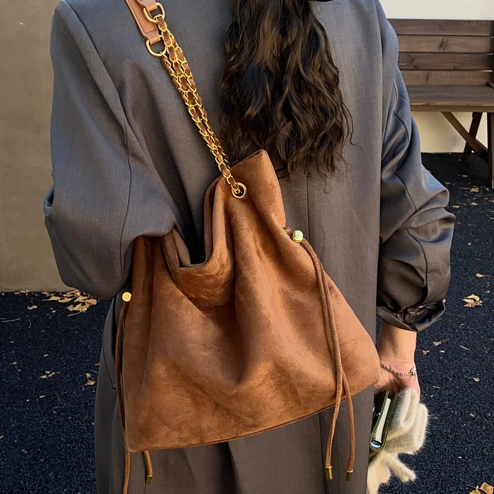 Women Matte PU Drawstring Tote Bag Chain Handbag Crossbody Bag Large Capacity for Travel Shopping Daily Use