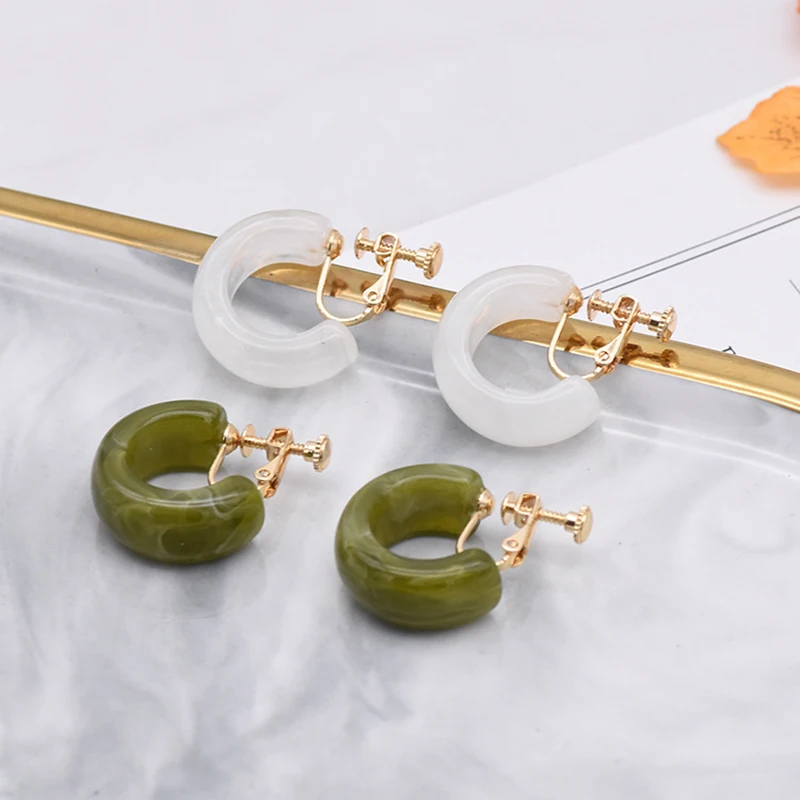 2023 Koreanisches neues Design, geometrisch, C-förmig, Acryl-Creolen zum Anklipsen mit Charme für nicht durchbohrte Frauen, Ohrclips, Schmuck, Geschenk