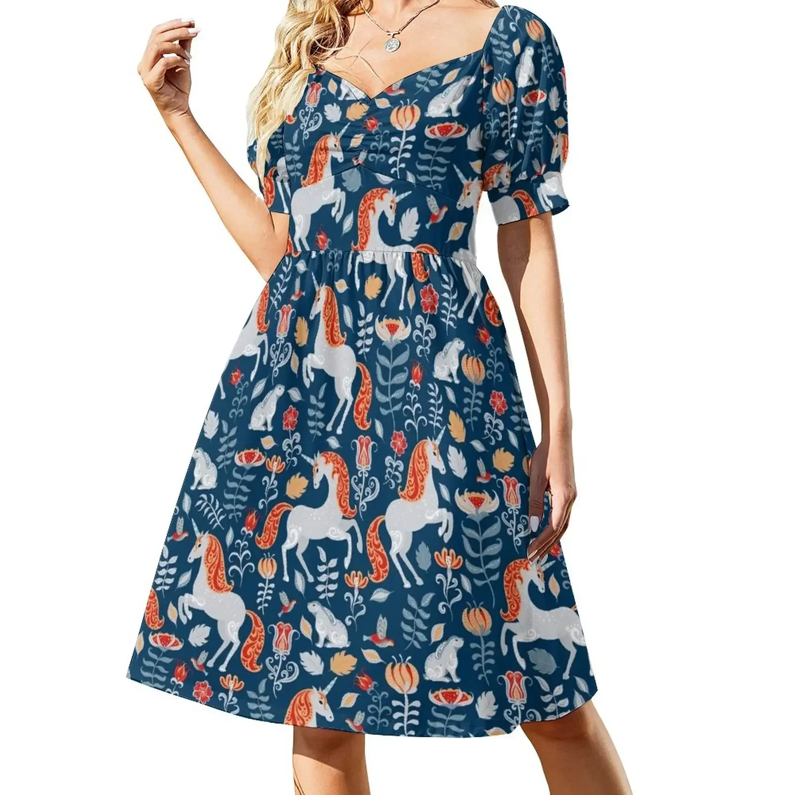 Unicornios cjos pájaros flores. patrón decorativo sin costuras. Arte popular. Vestido de manga corta vestido mujer elegante lujo