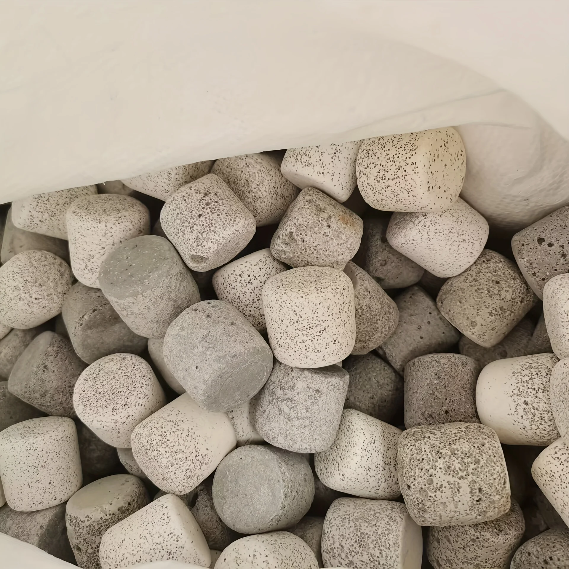 500g artificial pumice jeans stir fried with snowflakes, worn with water, and pumice good wear resistance