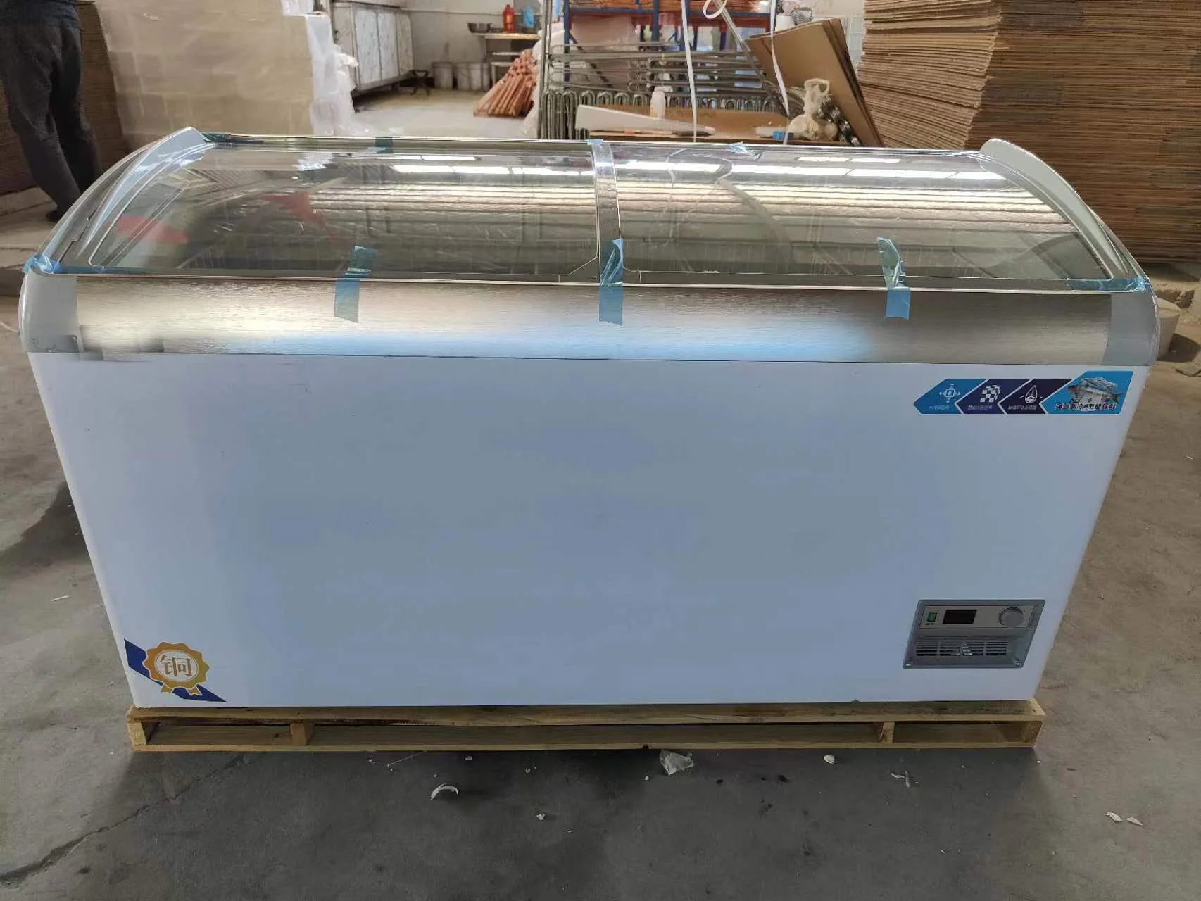 Commercial Mini Ice Cream Fridge Display Freezer 130L for Sale