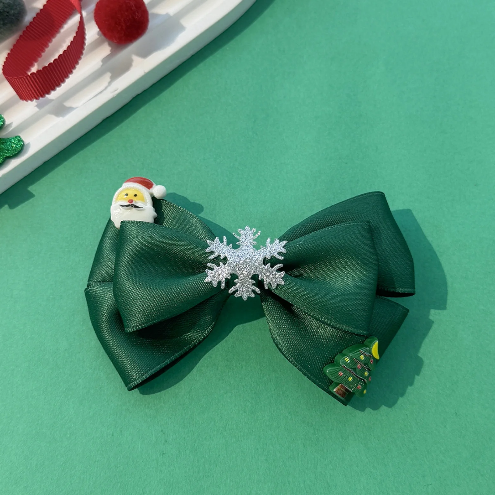 1PC Christmas Santa Snowflake Tree Hair Bows，Cute Xmas Holiday Hair Accessories, Perfect for Party Gifts & Festive Looks