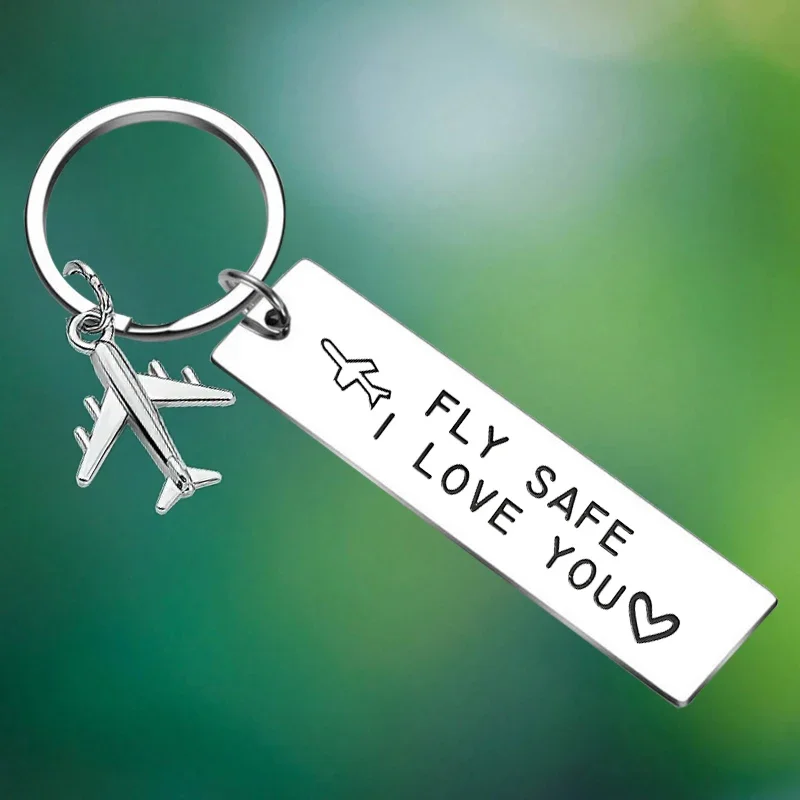 

Брелок для ключей с надписью «i love you»