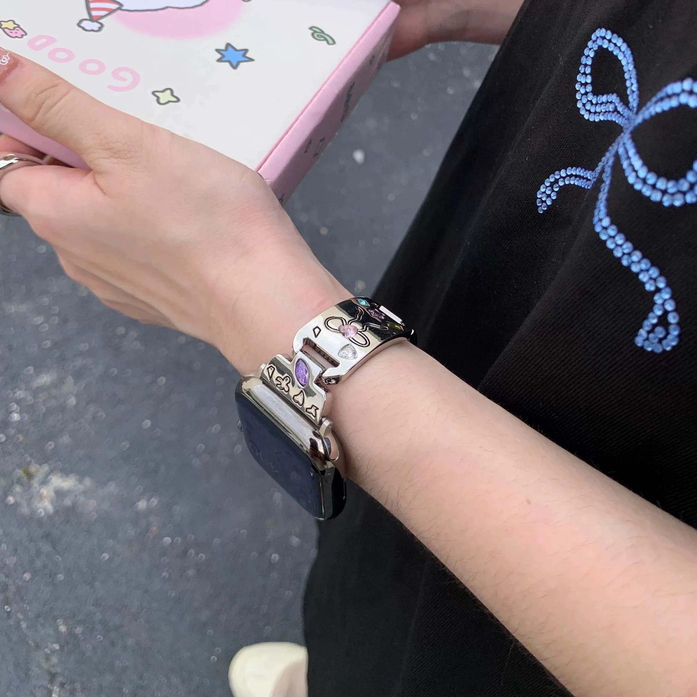 Chic and Stylish Wristband Accessories - Cute and Fashionable Design
