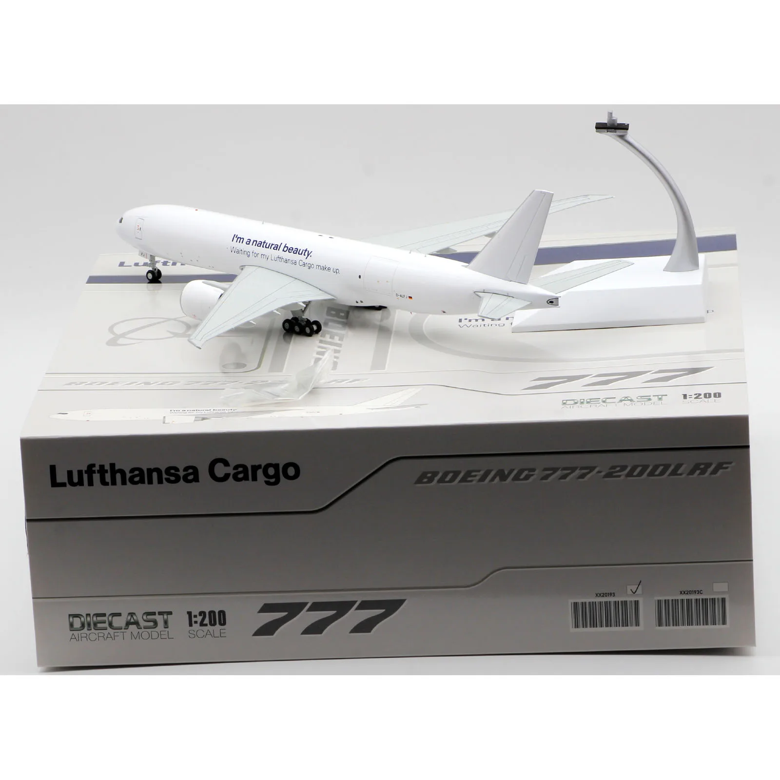 

Коллекционный самолёт из сплава XX20193, подарок, фотосессия 1:200, Lufthansa, грузовой Боинг, литая модель самолета, фотомодель с подставкой