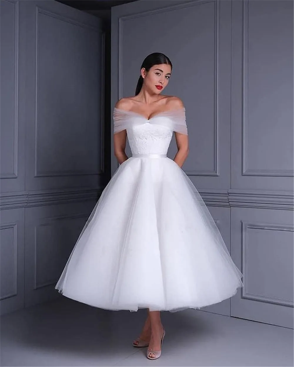 

Женское Короткое свадебное платье It's yiiya, белое кружевное платье до середины икры с открытыми плечами на лето 2019