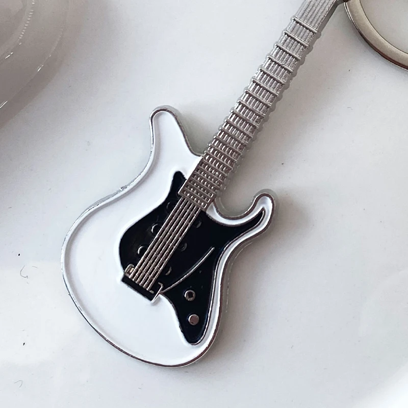 Y2k Schwarz Und Weiß Gitarre Liebe Herz Stern Schlüsselanhänger Für Frauen Süße Kühle Trend Mode Anhänger Vintage Ästhetischen Zubehör Gi – Detail 3
