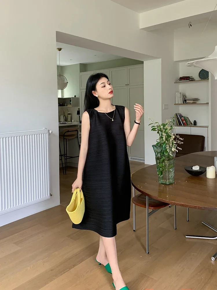 Pleated Women's Dresses | Plus Size Knee Length Dress With Natural Waistline And Folded Fabric