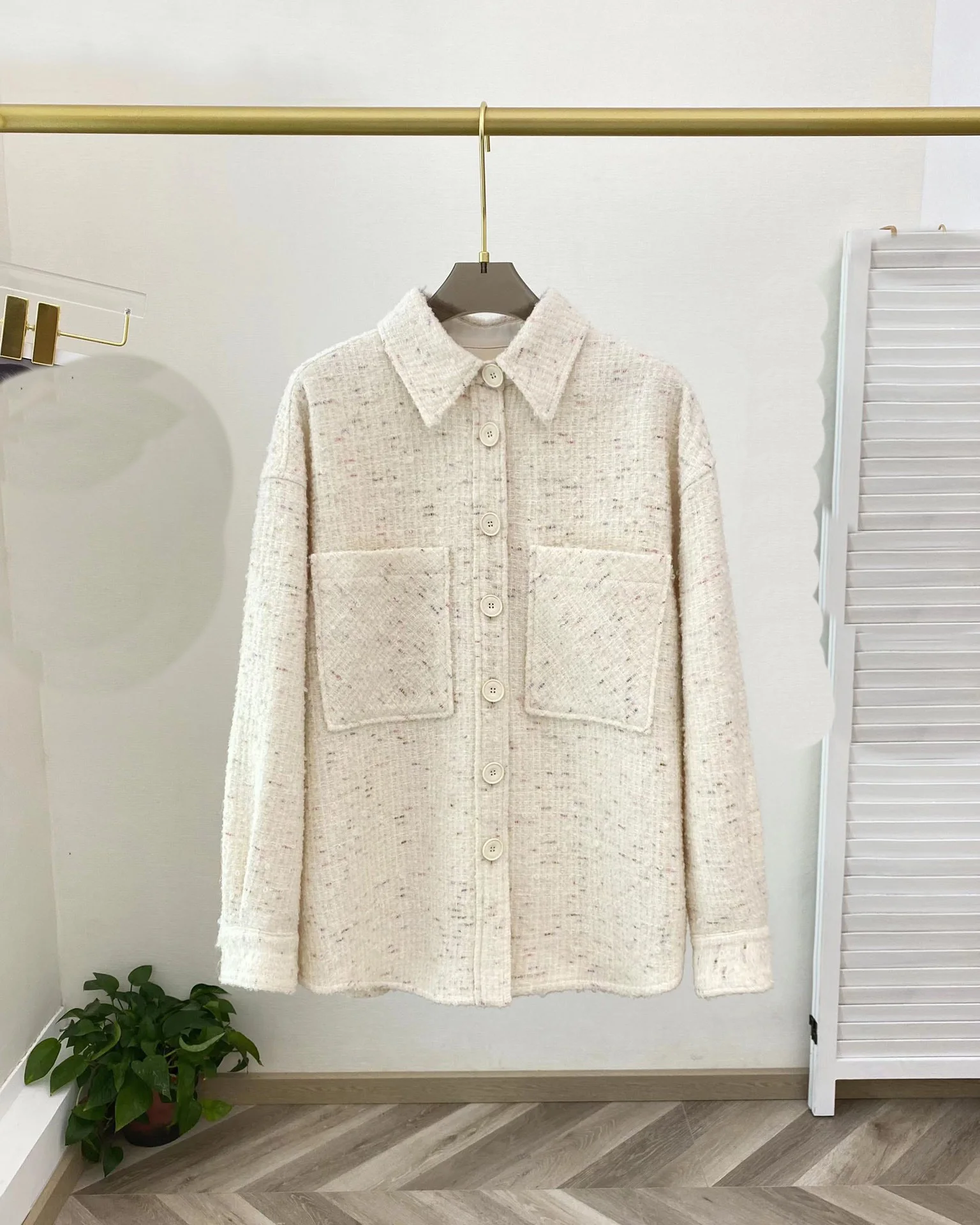 

2023 Autumn and winter new style, small fragrant shirt and coat, loose profile, inclusive, comfortable and warm.