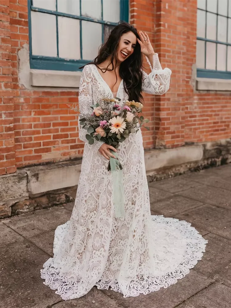 Boho Long Sleeve Lace Bohemian Wedding Dress Deep V Open Back Bridal Gown Scalloped Train Country Rustic Outdoor Dresses