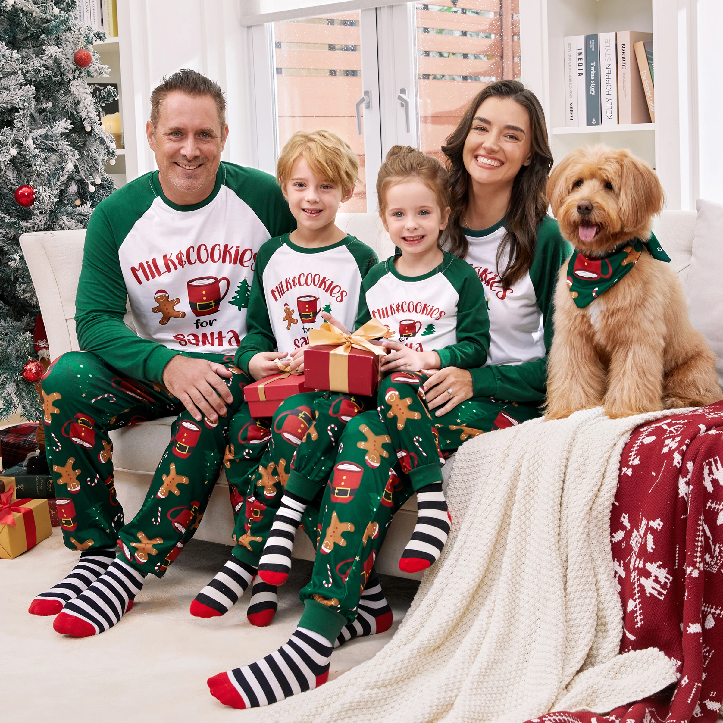 thumbnail image 1 of Conjuntos de pijamas familiares navideños, mangas raglán, camiseta de Papá Noel, pantalones con cordón y bolsillos (resistentes al fuego), 1 of 5
