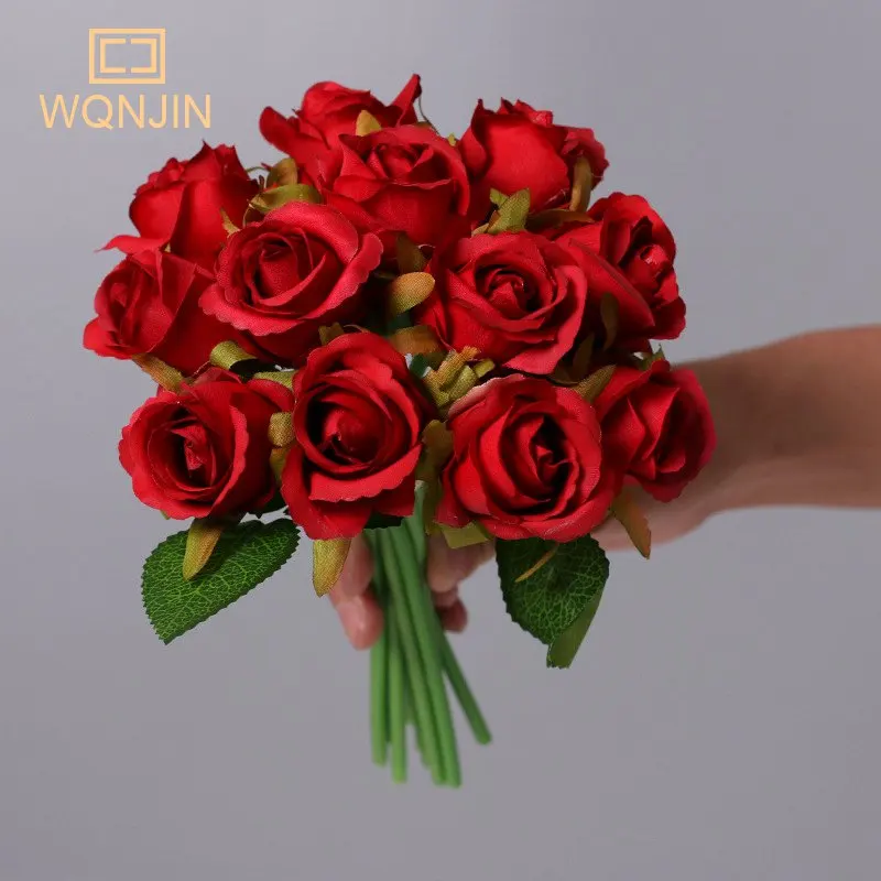 12Pcs Bouquet Di Fiori Di Rose Artificiali Rosse Di Seta Per La Sposa Di Nozze Che Tiene A Casa Fiori Bianchi Finti A Buon Mercato Per La Decorazione 