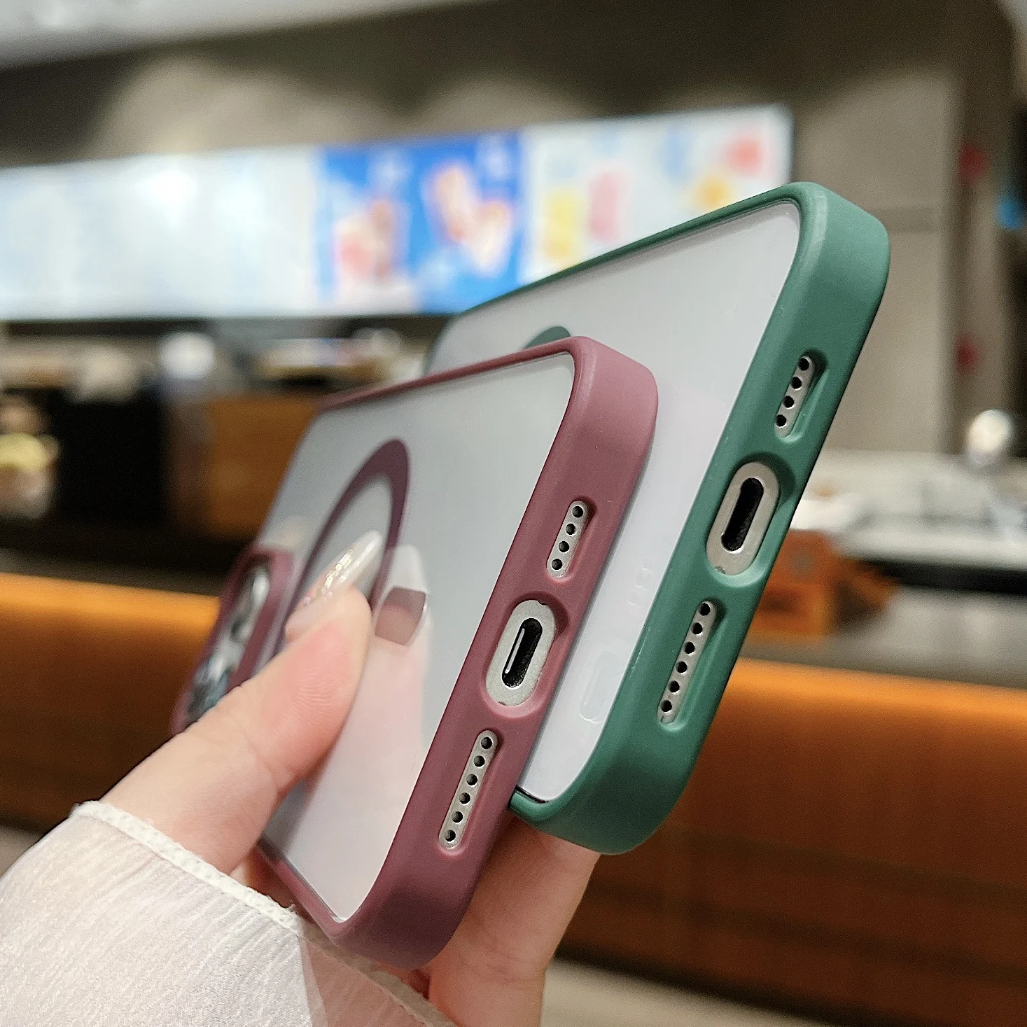 Sleek Magnetic Transparent Wireless Charging Case - Fashion Edition