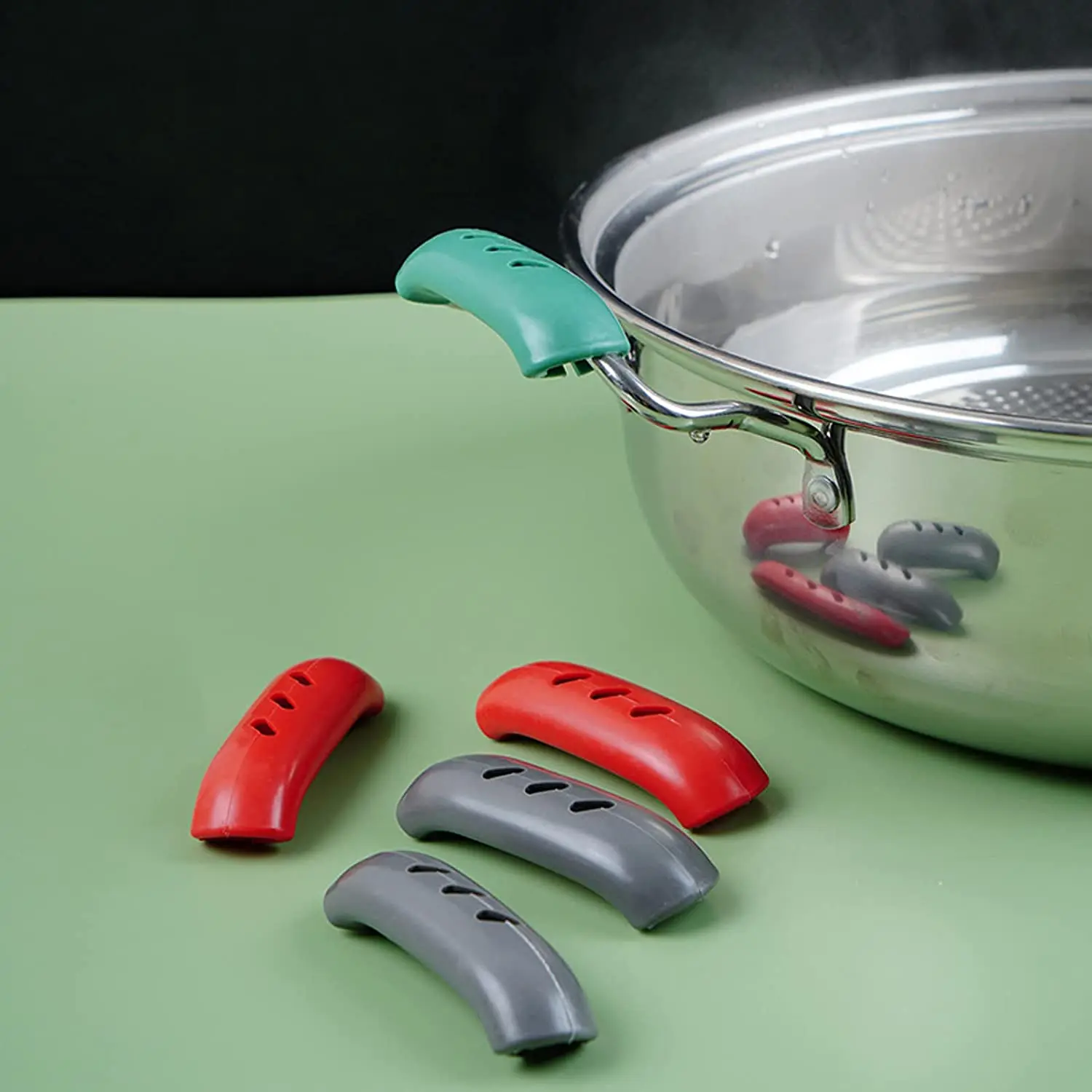 Description Picture 3 of itemSilicone Pan Handle Cover Heat Insulation Covers Pot Ear Clip Steamer Casserole Pan Handle Holder Non-slip Grip Kitchen Tool