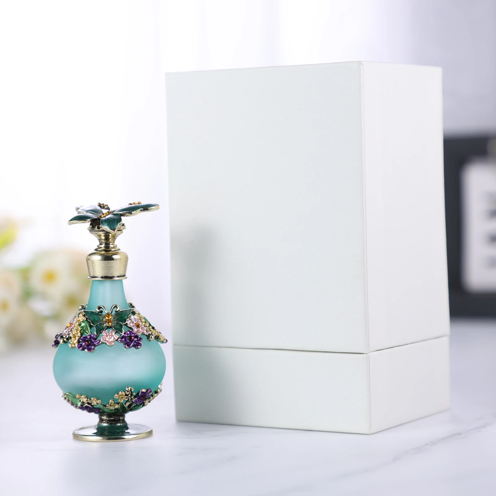 Vintage Perfume Glass Bottle 1pc 25ml Butterfly Cap Flower Painting Metal Art Enamel Frosted Emerald Jar Luxury Box Decoration
