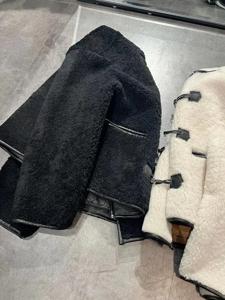 Рисунок 5 - Женская двухсторонняя куртка из