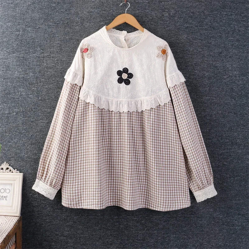 Рисунок 3 - Женская милая кружевная блузка в клетку с вышивкой