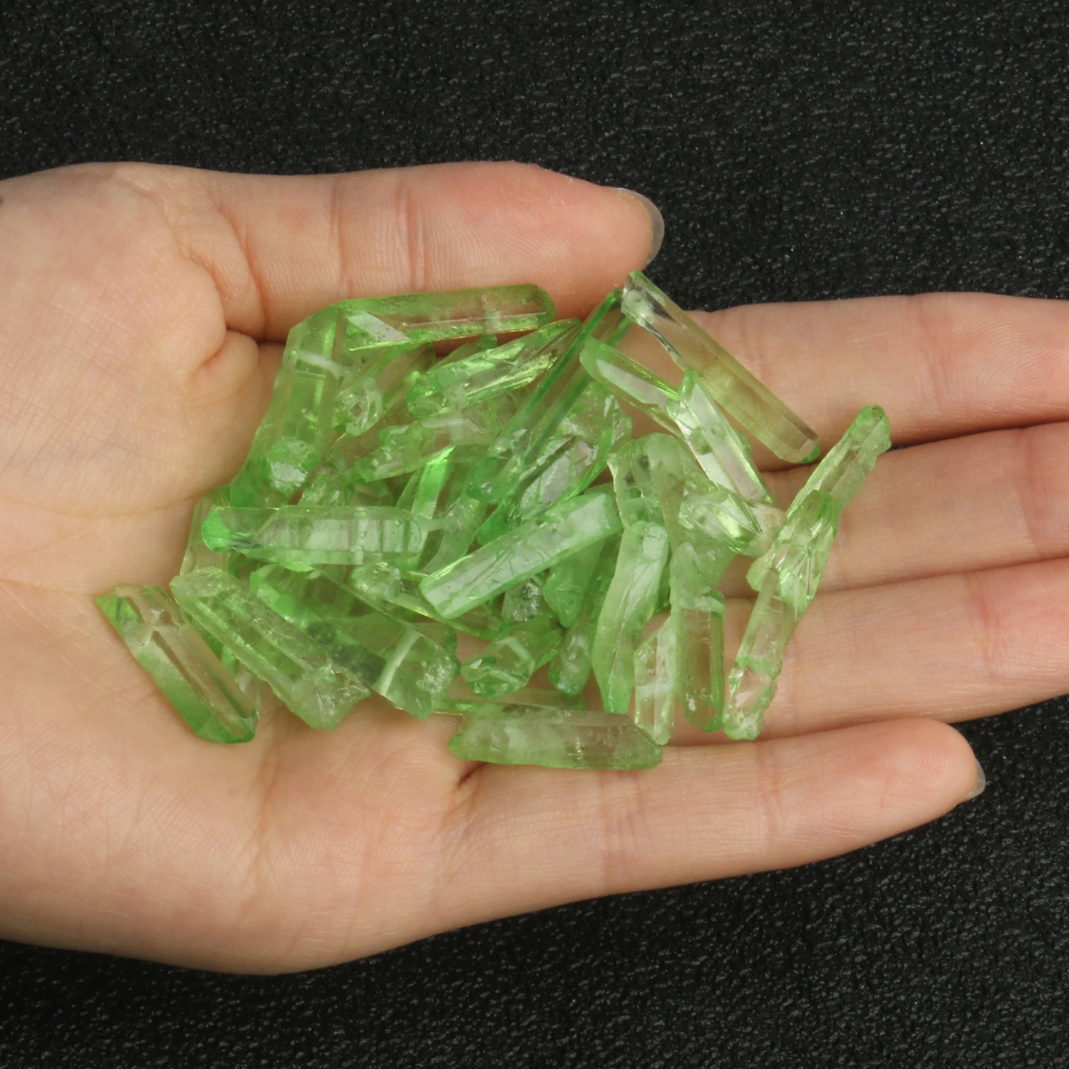 thumbnail image 1 of Perlas de cuarzo cristalino natural en bruto con punta perforada en la parte superior, piedra curativa recubierta de titanio, cuentas sueltas para hacer pendientes y diademas, 1 of 5